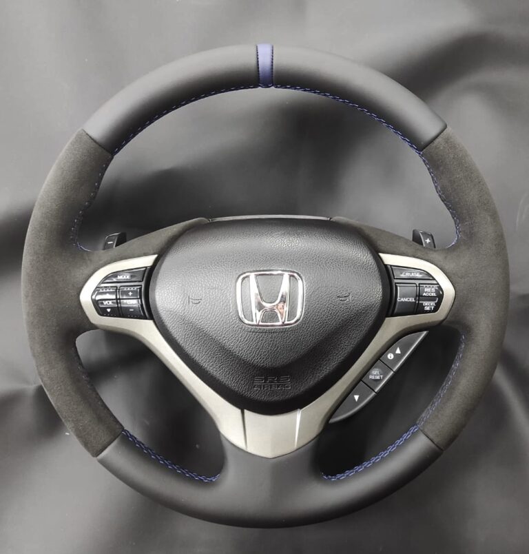 Хонда сама по себе спортивный авто и руль должен соответствовать